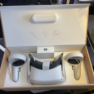 Oculus VR Headset Box - Gold and White